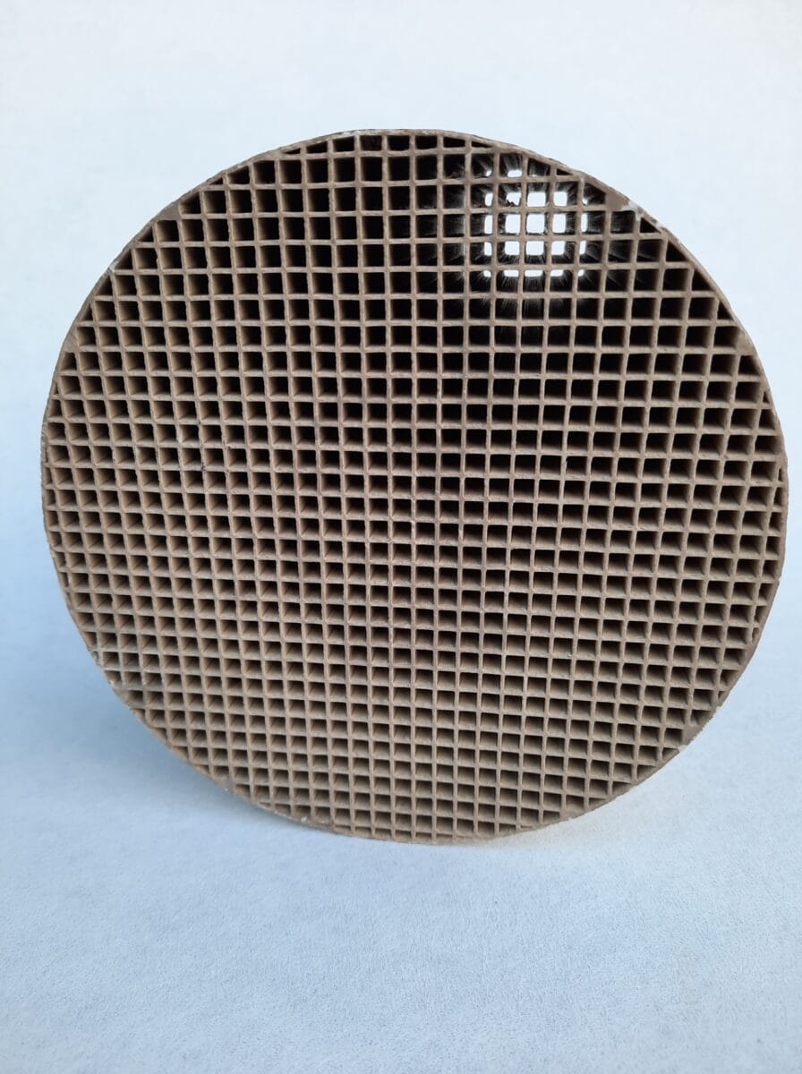 Keramischer Wabenkörperkatalysator 2 Ø150x50 35 cpsi